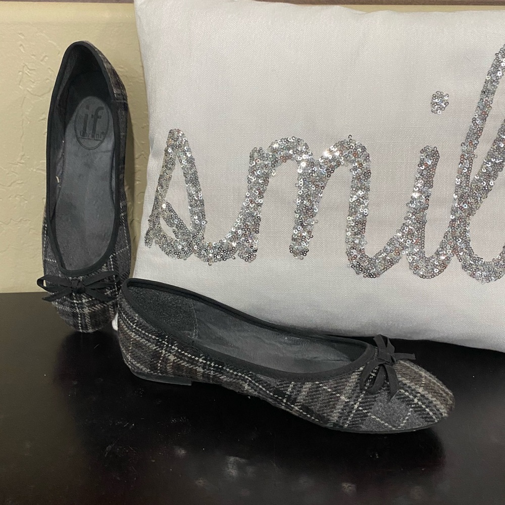 Plaid flats sz 8
